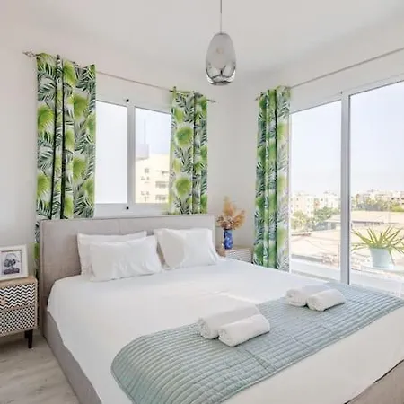 Happy Tucan Apartment