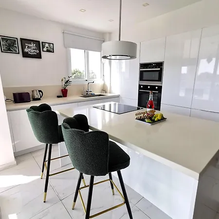 Happy Tucan דירה לרנקה