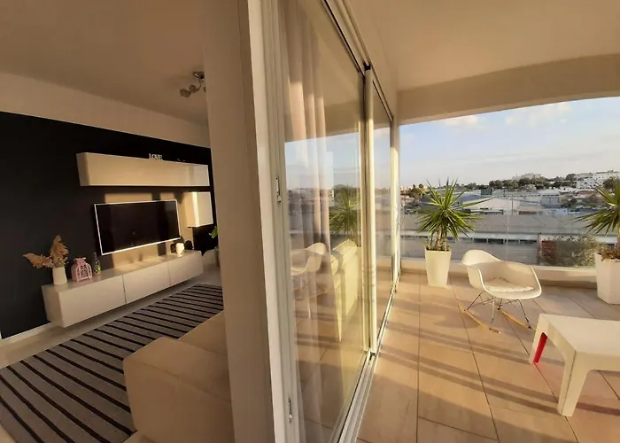 Happy Tucan ラルナカ