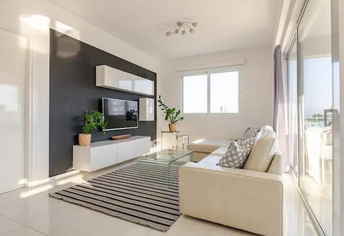 Happy Tucan * ラルナカ